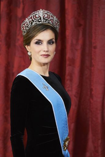 La reine Letizia d'Espagne coiffée du diadème "fleur de lys", le 22 février 2017