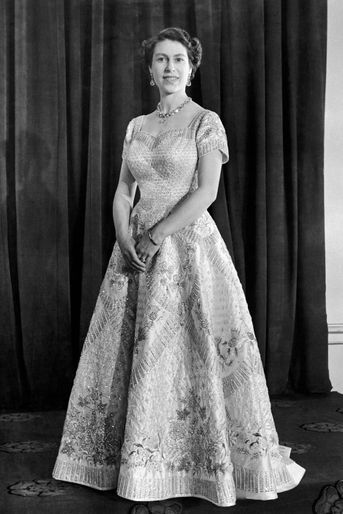 La reine Elizabeth II dans la robe de son couronnement, le 2 juin 1953