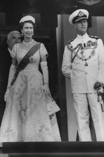 La reine Elizabeth II dans la robe de son couronnement à Canberra, le 22 février 1954
