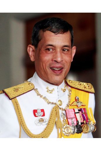 Maha Vajiralongkorn Officiellement Proclamé Roi De Thaïlande 6