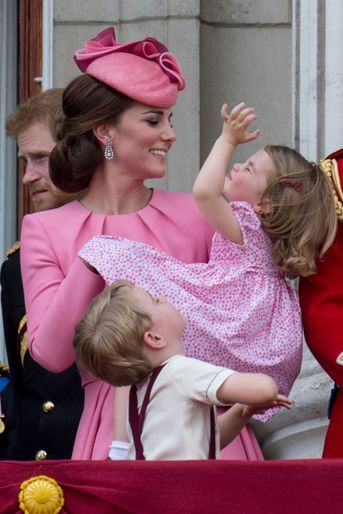 Kate Middleton avec sa fille la princesse Charlotte à Londres, le 17 juin 2017
