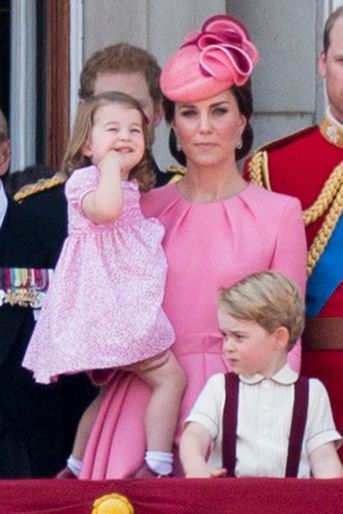 Kate Middleton avec ses enfants la princesse Charlotte et le prince George à Londres, le 17 juin 2017