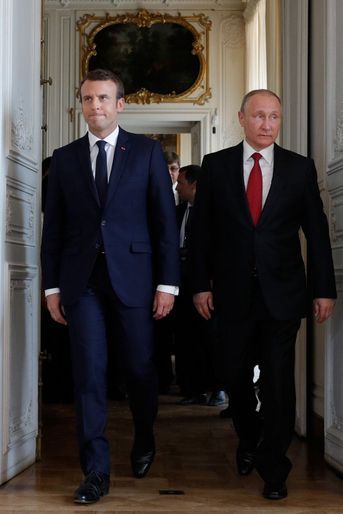 Emmanuel Macron et Vladimir Poutine au château de Versailles.