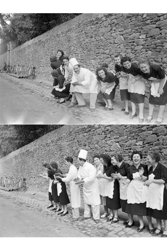 <br />
En Bretagne, au bord d'une route, un cuisinier en toque et tablier et des serveuses d'une auberge saluent le passage du peloton en riant et applaudissant.  