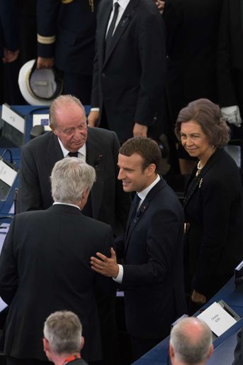 L&#039;ancien roi Juan Carlos et l&#039;ancienne reine Sofia d&#039;Espagne avec Emmanuel Macron à Strasbourg, le 1er juillet 2017