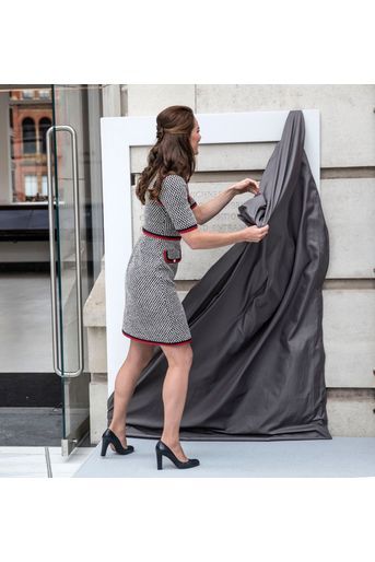 Kate Middleton Au Victoria And Albert Museum 14