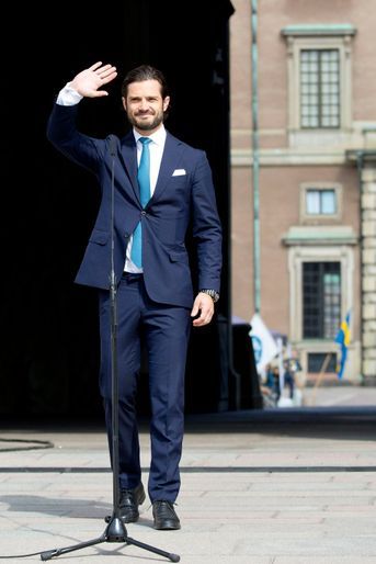 Le prince Carl Philip de Suède devant le Palais royal à Stockholm, le 6 juin 2017