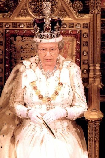 La reine Elizabeth II au Parlement à Londres, le 14 mai 1997