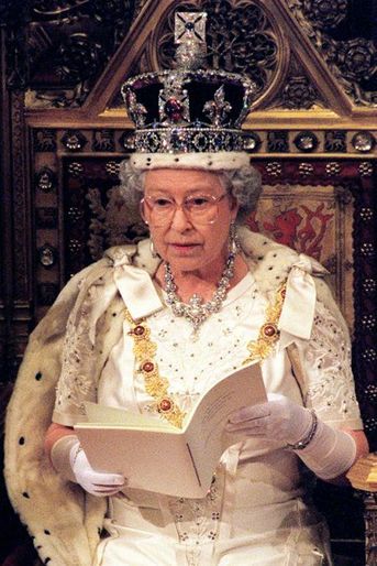 La reine Elizabeth II au Parlement à Londres, le 17 novembre 1999