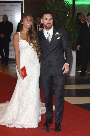 Lionel Messi et Antonella Roccuzzo se sont mariés vendredi en Argentine, à Rosario.