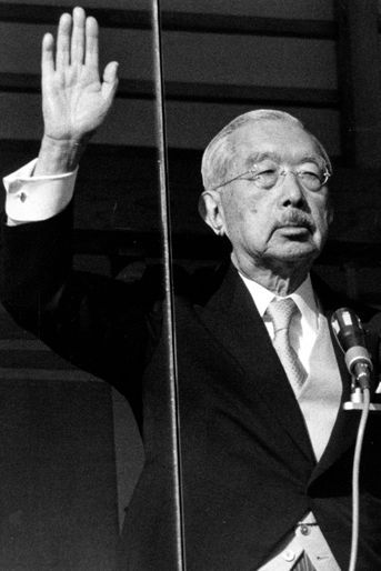 L'empereur Hirohito du Japo, le 2 janvier 1986 