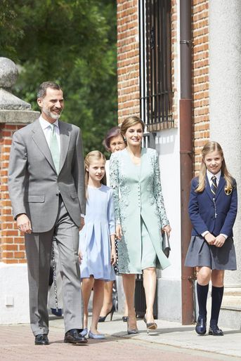 La reine Letizia et le roi Felipe VI d&#039;Espagne avec leurs filles les princesses Leonor et Sofia à Madrid, le 17 mai 2017