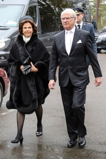La reine Silvia et le roi Carl XVI Gustaf de Suède à Alingsas, le 11 mai 2017