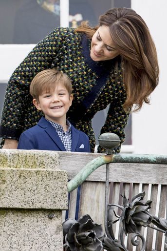 La princesse Mary et le prince Vincent de Danemark à Marselisborg, le 15 avril 2017