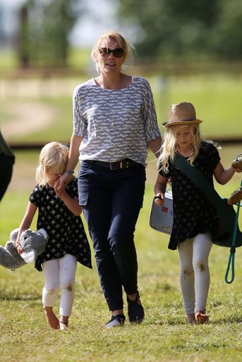 Autumn Phillips avec ses filles Isla et Savannah à Tetbury, le 11 juin 2017