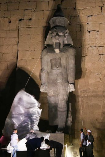 Le colosse de Ramsès II dévoilé mercredi à Louxor (Egypte).