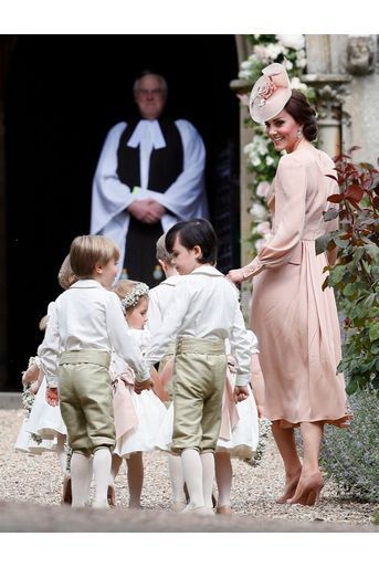 Kate Guide Les Enfants D'honneurs Du Mariage De Pippa Middleton, Dont Le Prince George Et La Princesse Charlotte 1