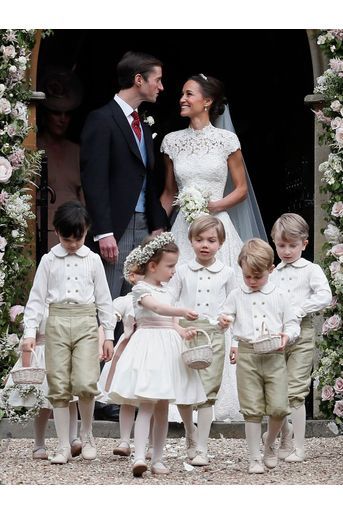 Le Prince George Et La Princesse Charlotte Ouvrent La Voie Pour Les Mariés Pippa Et James 12