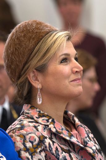 Détail de la toque de la reine Maxima des Pays-Bas à Lelystad, le 20 avril 2017