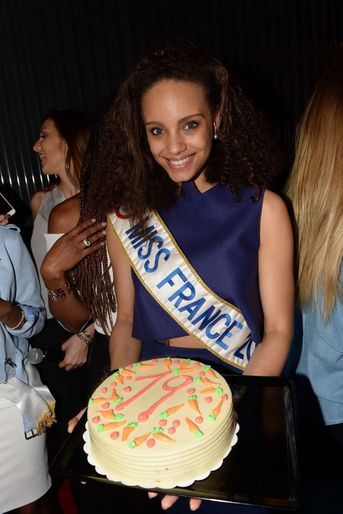 Alicia Aylies fête ses 19 ans à Paris, le 18 avril 2017.
