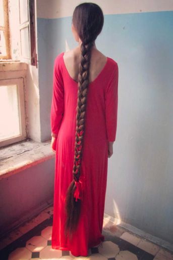 Aliia Nasyrova a des cheveux de 2,2 mètres de long