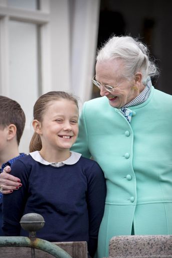 La princesse Isabella de Danemark avec sa grand-mère la reine Margrethe II, le 16 avril 2017