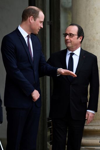 Le prince William discute avec François Hollande