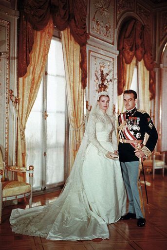 La princesse Grace et le prince Rainier III de Monaco, le jour de leur mariage le 19 avril 1956