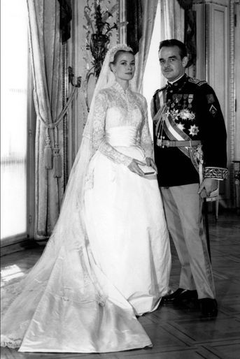 La princesse Grace et le prince Rainier III de Monaco, le jour de leur mariage le 19 avril 1956