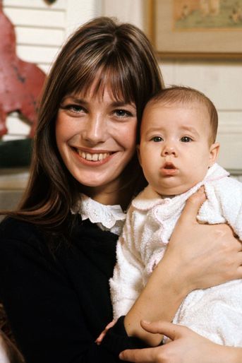Jane Birkin et Charlotte Gainsbourg, âgée de 4 mois. 