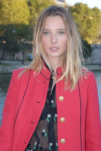 Ilona Smet à la Paris Fashion Week en septembre 2016. 