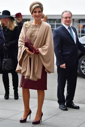 La reine Maxima des Pays-Bas dans une jupe en cuir Natan en Allemagne le 10 février 2017