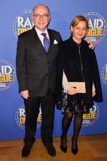 Bernard Cazeneuve et son épouse Véronique, à l&#039;avant-première du film «RAID Dingue».  