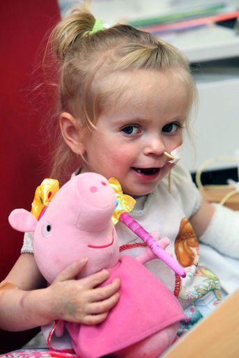 La petite Sophie, atteinte d&#039;une malformation congénitale, a reçu une greffe de coeur à Noël.