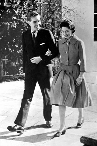 La princesse Margaret et Lord Snowdon, lors de l'annonce de leurs fiançailles, le 27 février 1960. 