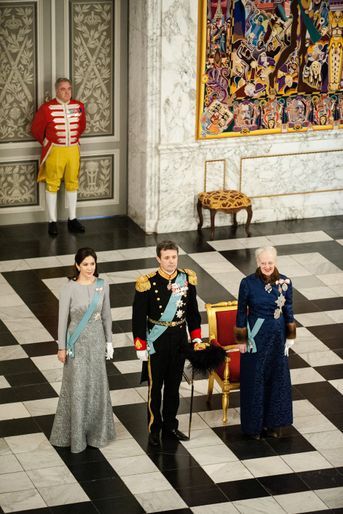 La reine Margrethe II, la princesse Mary et le prince Frederik de Danemark au château de Christiansborg à Copenhague, le 3 janvier 2017