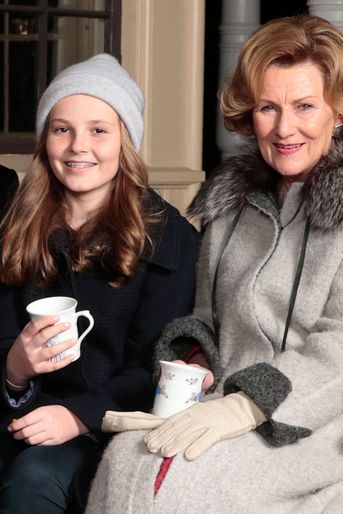 La princesse Ingrid Alexandra avec sa grand-mère la reine Sonja de Norvège à Oslo, le 20 décembre 2016