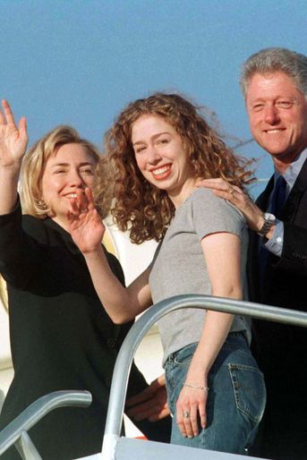 Hillary et Bill Clinton conduisent Chelsea à Stanford à bord d&#039;Air Force One, en septembre 1997.