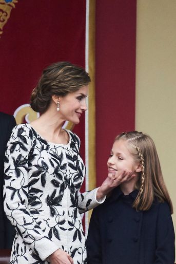 La princesse Leonor d'Espagne avec la reine Letizia à Madrid, le 12 octobre 2016