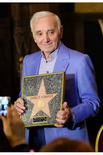 Charles Aznavour a reçu une étoile à Hollywood jeudi, décernée par la communauté arménienne de Los Angeles pour sa contribution à la culture arménienne