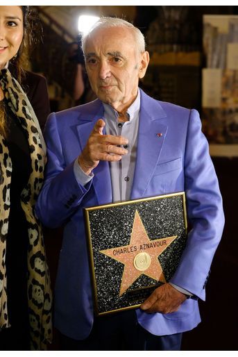 Charles Aznavour a reçu une étoile à Hollywood jeudi, décernée par la communauté arménienne de Los Angeles pour sa contribution à la culture arménienne