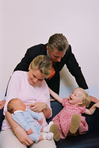 La princesse Elisabeth de Belgique à l'arrivée de son frère Gabriel, le 22 août 2003
