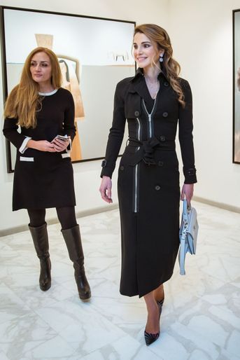 La reine Rania de Jordanie dans une galerie d&#039;art à Amman, le 5 décembre 2016