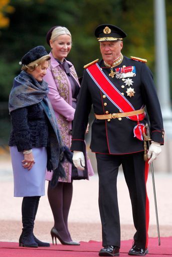 La princesse Mette-Marit avec la reine Sonja et le roi Harald V de Norvège à Oslo, le 10 octobre 2016