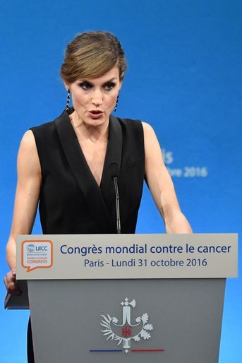 La reine Letizia d'Espagne au Palais des congrès à Paris, le 31 octobre 2016