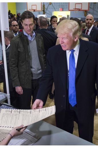 Donald Trump et son gendre dans un bureau de vote à New York