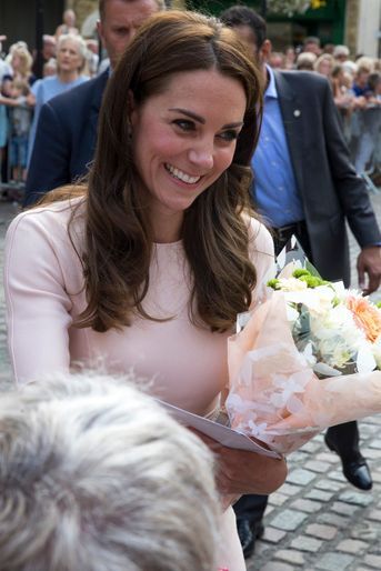 Le prince William et son épouse la duchesse de Cambridge, née Kate Middleton, étaient en visite pour deux jours dans les Cornouailles. Le couple a commencé ce jeudi 1er septembre par la capitale de la région, Truro<br />
, où ils ont visité la cathédrale.