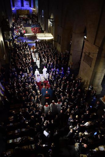 La reine Silvia et le roi Carl XVI Gustaf de Suède assistent à la prière  œcuménique avec le pape François dans la cathédrale luthérienne de Lund, le 31 octobre 2016