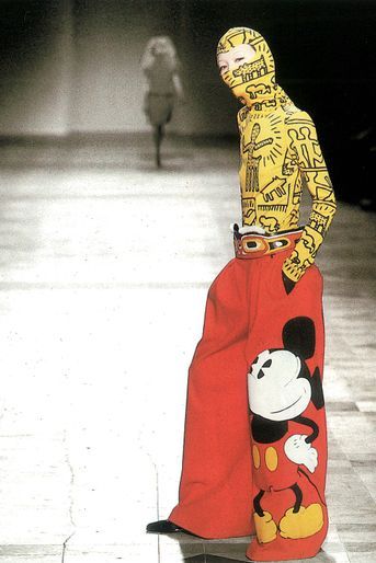 Collection Automne-Hiver 2002-2003, inspirations Keith Haring et Mickey.