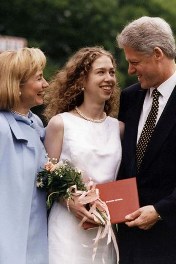 Hillary et Bill Clinton fêtent le diplôme de leur fille Chelsea, 1997.